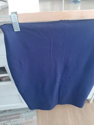 Falda azul mujer Zara, con tejido elástico. 
