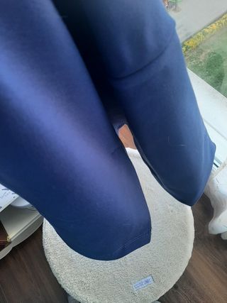 Falda azul mujer Zara, con tejido elástico. 
