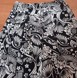 Falda estampada blanco y negro