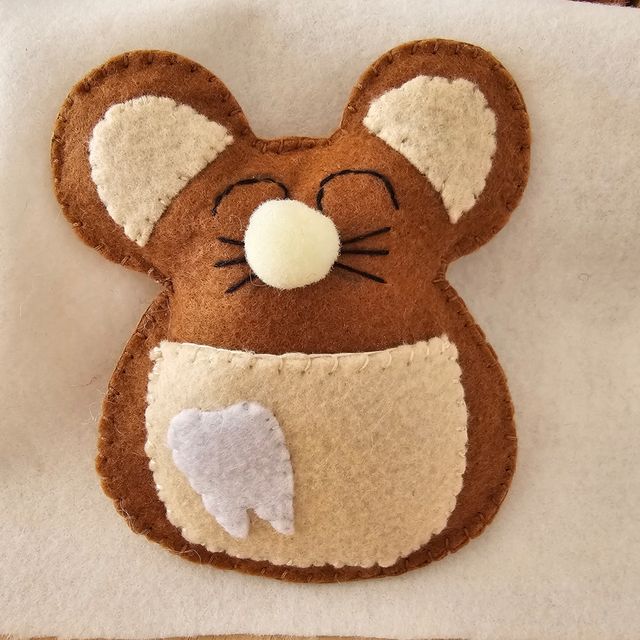 Ratoncito guardadientes fieltro