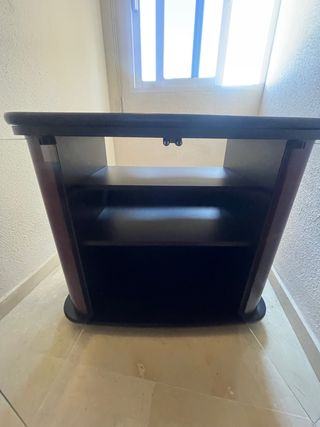 Mesa TV con ruedas