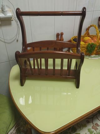 Revistero de madera maciza