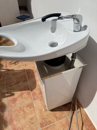 Lavabo de peluquería con mueble