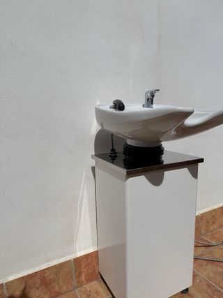 Lavabo de peluquería con mueble