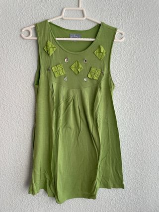 Camiseta verde ETIEM sin mangas con adornos