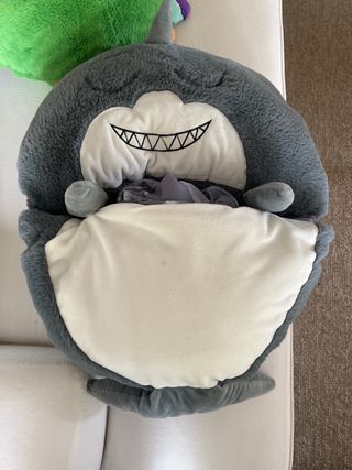 Dormiloco tiburón, saco de dormir y cojín
