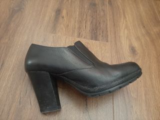 Zapatos de tacón negros para mujer