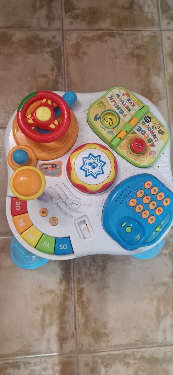 Mesa de actividades Infantil. Patinete Infantil.