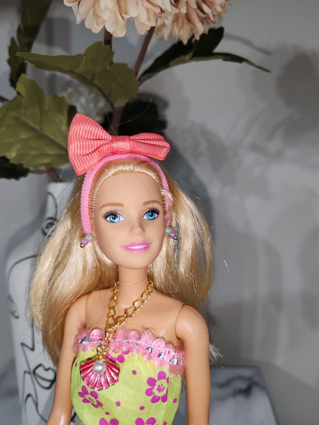 Barbie con fiocco rosa