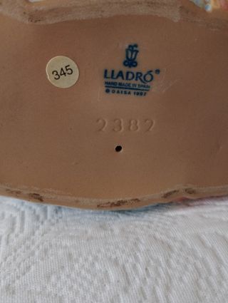 Porcelana Lladró "Niña mares del Sur"