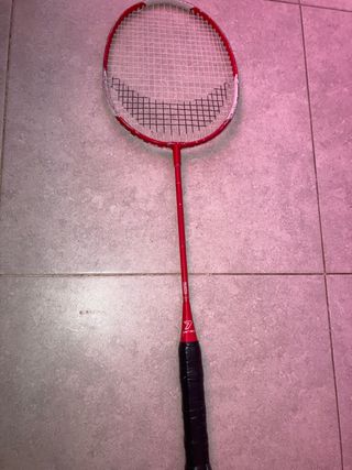 Raqueta de bádminton roja