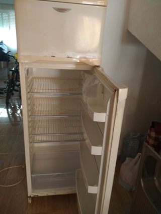 Nevera Corberó Blanca mide 1,70 cm