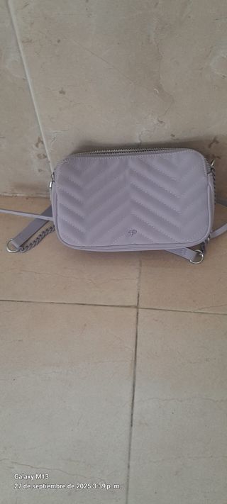 Bolso morado y plateado
