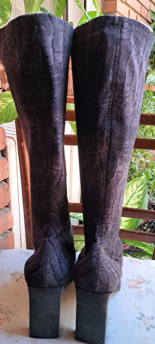 Botas altas de tacón.
Bonitas y Elegantes