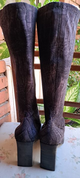 Botas altas de tacón.
Bonitas y Elegantes