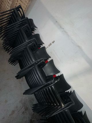 80 Sillas Negras de Plástico - 8€/unidad buen esta