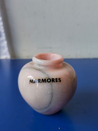 Piccolo vaso in marmo rosa