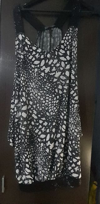 Blusa con tirantes y detalle de bombacho.