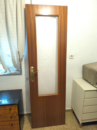 Puerta madera con cristal
