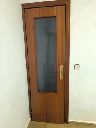 Puerta madera con cristal
