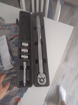 Llave dinamométrica con accesorios