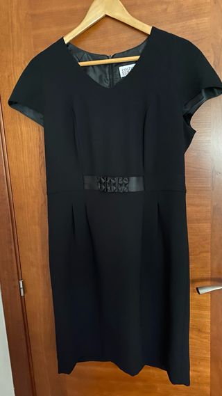 vestido negro talla 42. Se vende en persona Oviedo