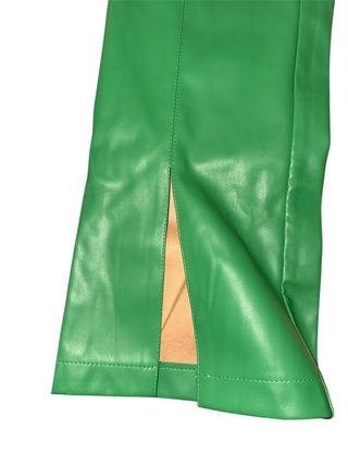 Pantalones verdes de piel sintética 
