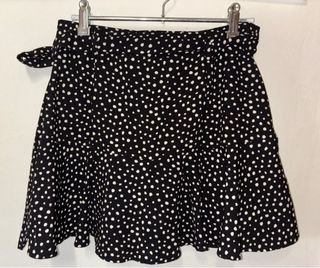 Falda pantalón Stradivarius lunares blancos