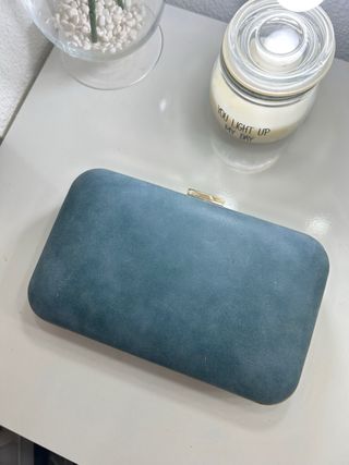 Bolso azul rígido