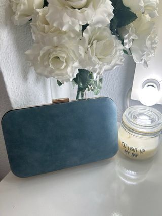 Bolso azul rígido
