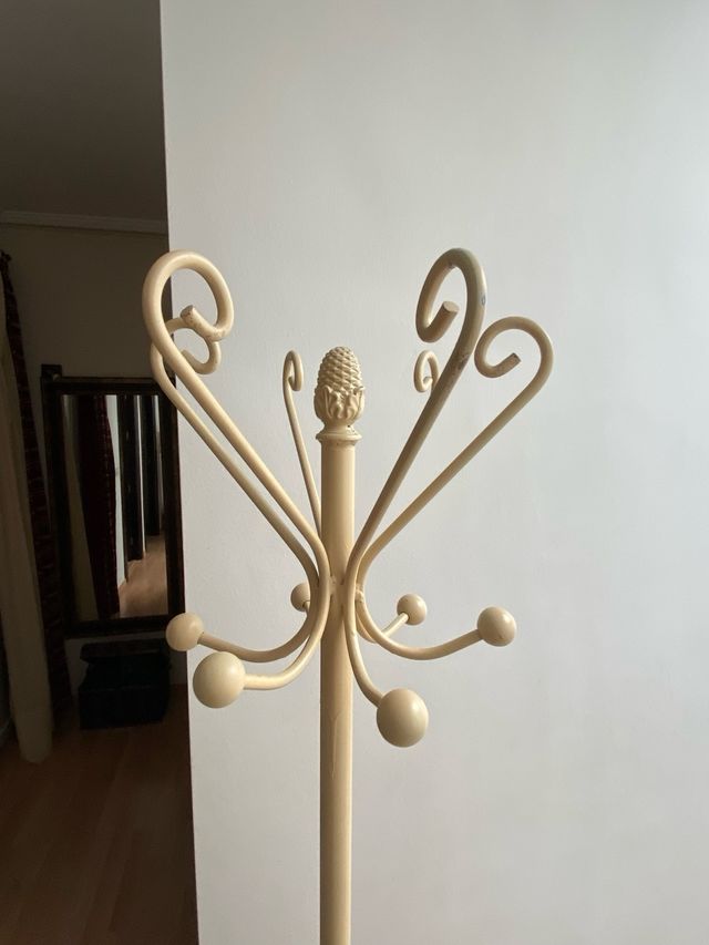 Perchero de pie forja beige
