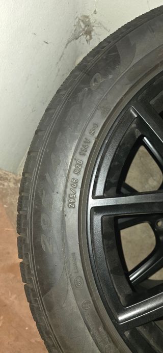 Llantas Jeep 20 pulgadas con neumáticos 