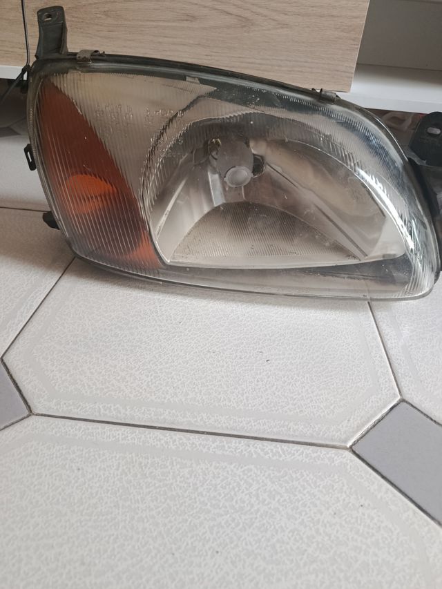 Faro Delantero Derecho Ford Fiesta MK4