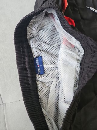 Bañador Tommy Hilfiger Negro y Rojo