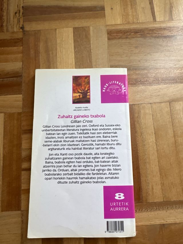 ZUHAITZ GAINEKO TXABOLA - ZUBIA (Basque Edition)