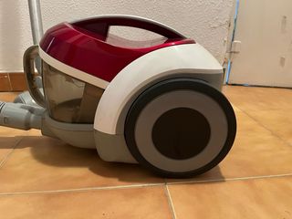 Aspiradora LG 2000W Roja y Gris