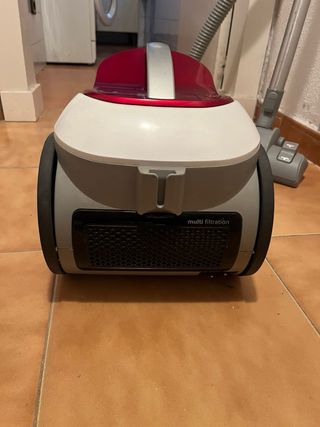 Aspiradora LG 2000W Roja y Gris