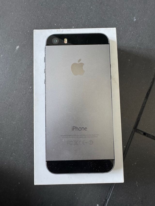 iPhone 5s 16GB Space Grey