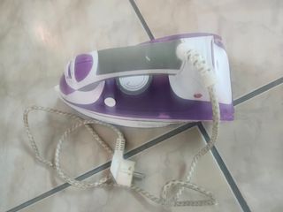 Plancha de vapor blanca cada una vale 10