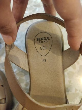 Sandalias de piel tacón beige talla 37