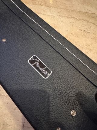 Guitarra Electroacústica Fender con Funda