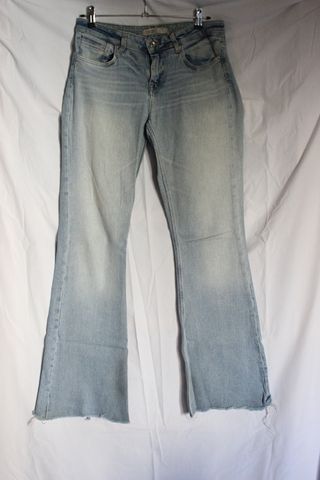 Jeans campana y top flores hippie