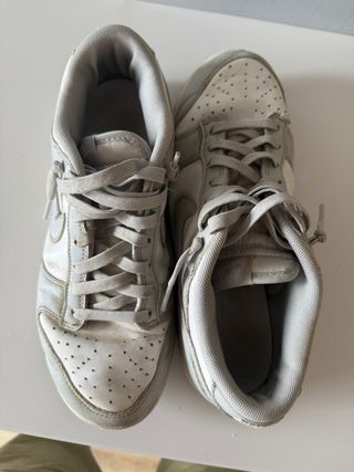 Zapatillas Nike Air Force 1 Grises y Blancas