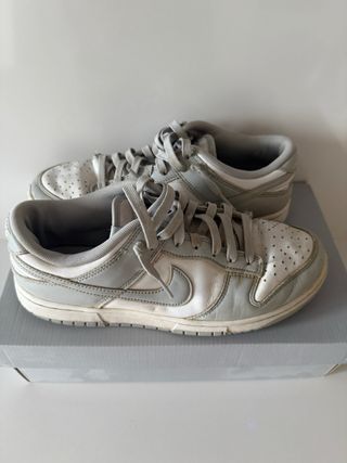 Zapatillas Nike Air Force 1 Grises y Blancas