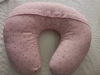 Cojín de lactancia rosa desenfundable