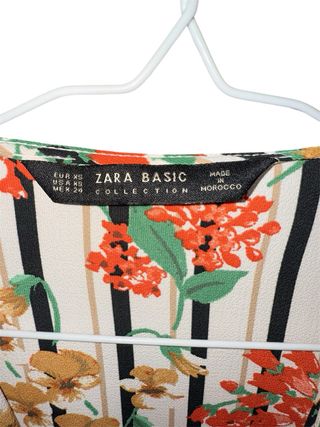 Blusa floral con rayas blancas