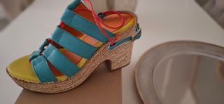 Zapatos tacón alto Primichi naranja y amarillo