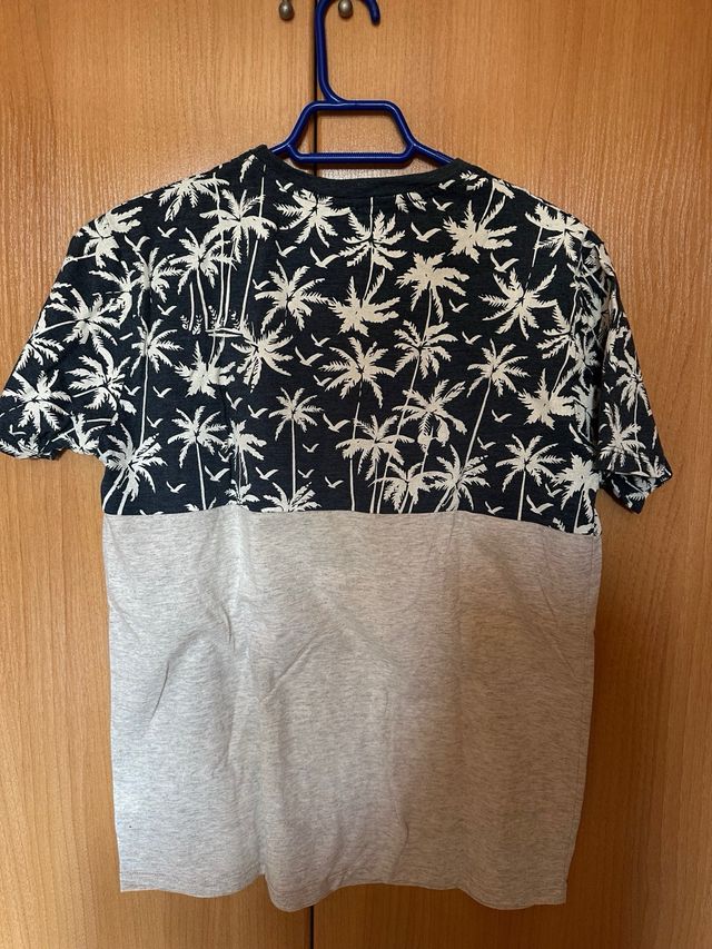 Camiseta Kaotiko palmeras negra y gris