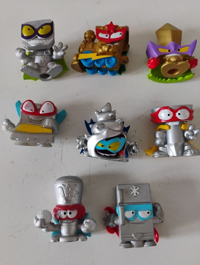 Lote 8 Figuras Superthings Doradas