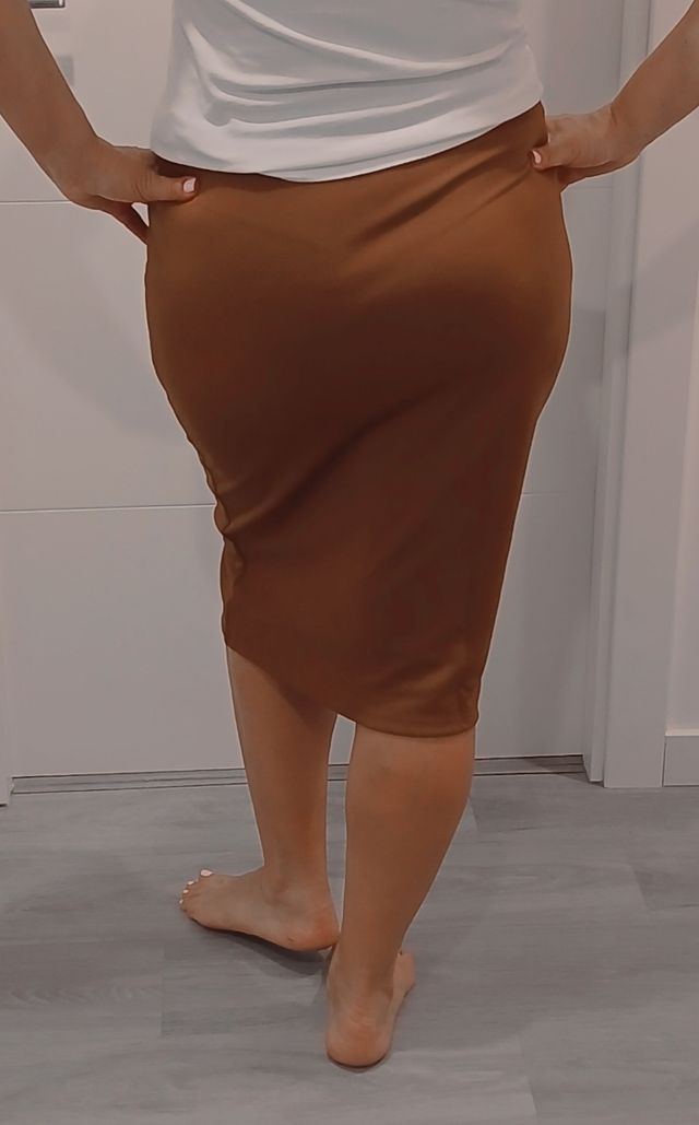 Falda midi marrón
